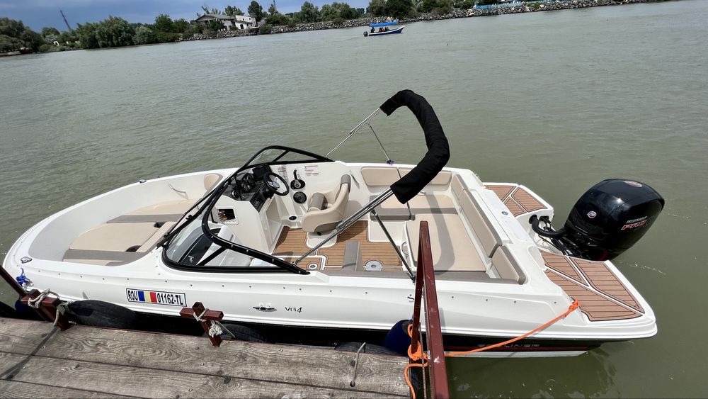 Ambarcatiune Bayliner VR4