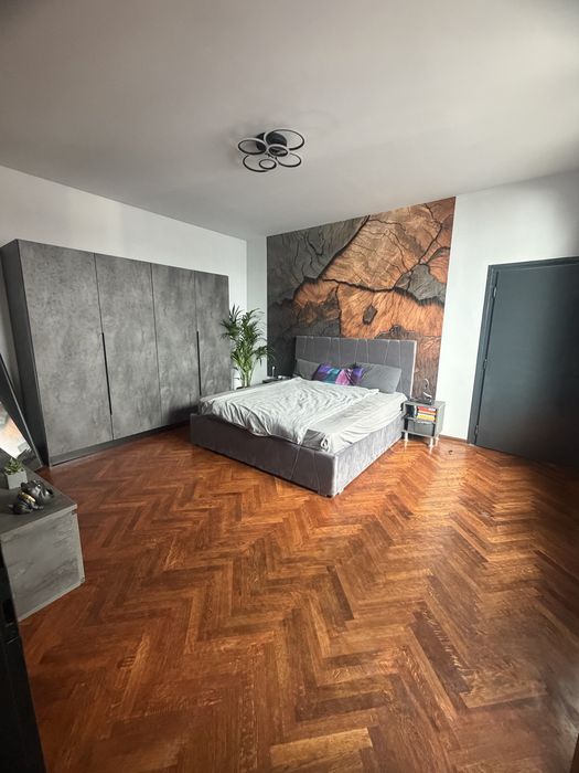 Studio renovat integral în 2026 | Centrul Vechi Brașov | 42 mp + boxă 6 mp | Str. Pieții nr. 1