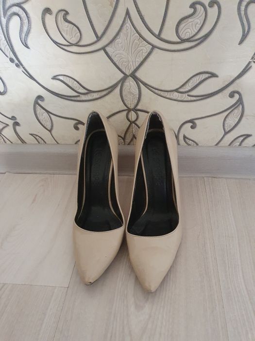 Женская обувь туфли.