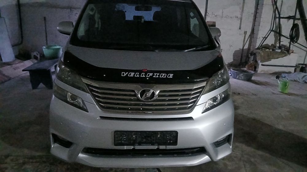 Тайота VELLFIE..