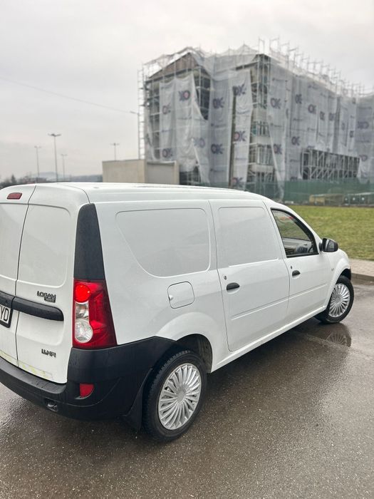 Vând Logan van 1,4 benzina