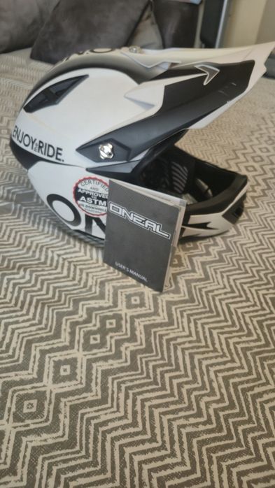 Професионална каска ONEAL размер M