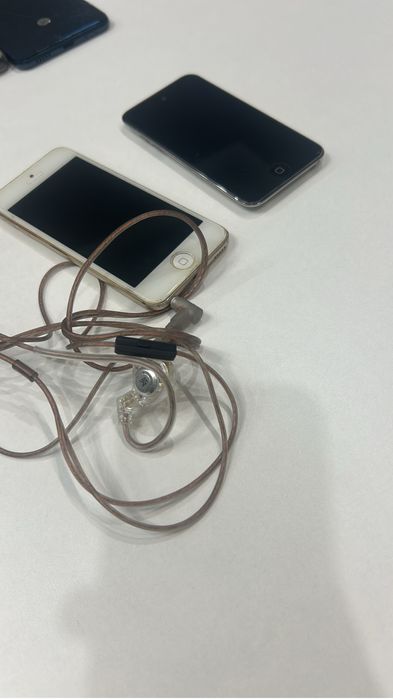 iPod touch 4 iPod touch 6