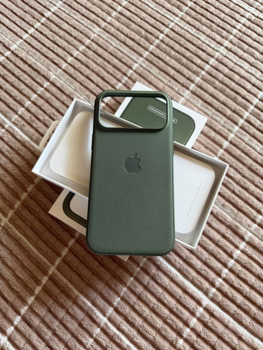 Продам Оригинальный Чехол на iPhone 17 Pro Max