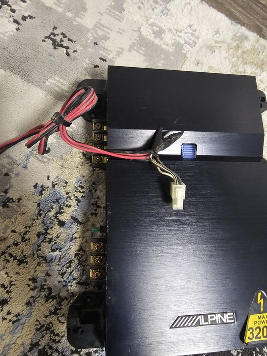 Statie amplificator auto Alpine