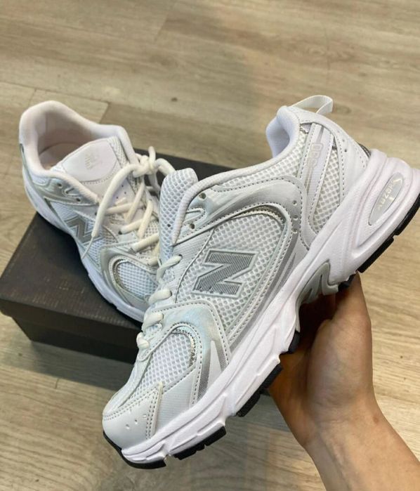 New Balance 530 Ниви Бели Дамски Маратонки / 36-40 Номер
