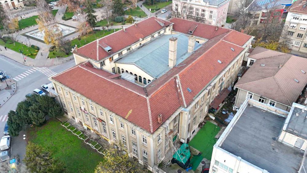 Дава се под наем Заведение в Русе, Център - 750 кв.м за 11221.53 € - Снимка #6