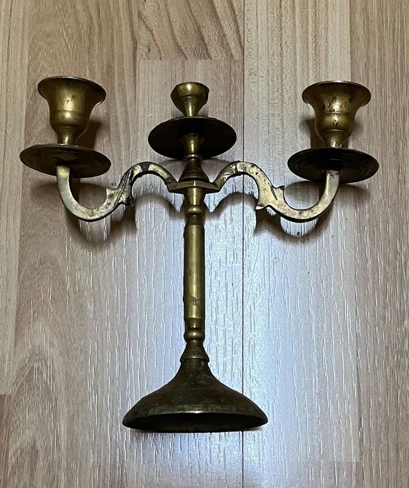 Месингов свещник и меден поднос