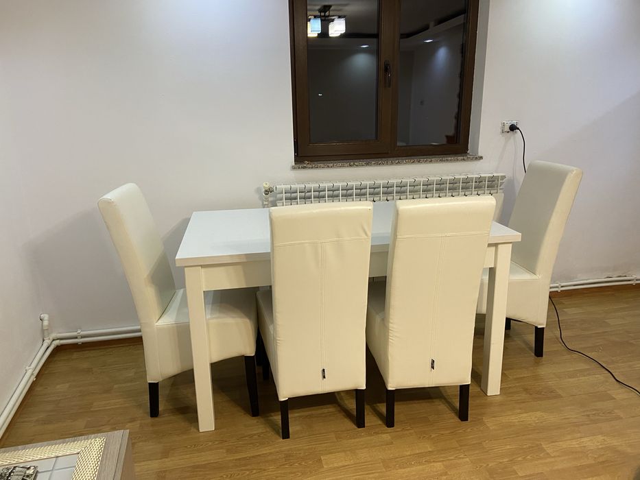Masa  extensibila ( 6 persoane ) cu 4 scaune