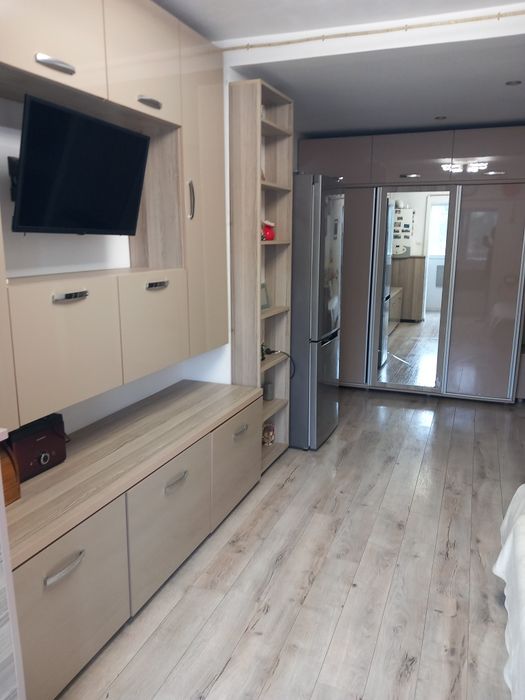 Închiriez apartament