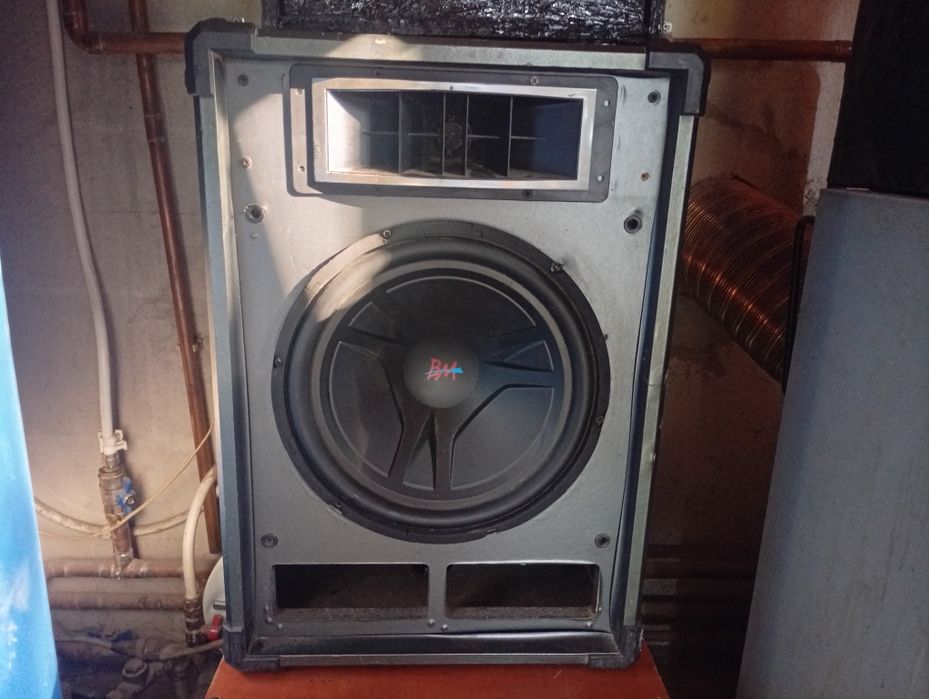 Vând boxe și bloc cu amplificator mixer și microfon
