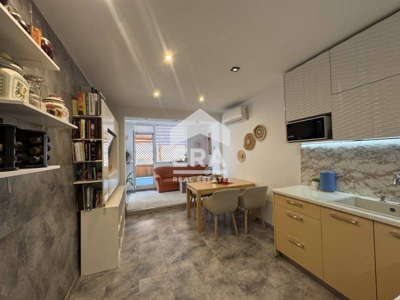 Продава се Тристаен апартамент в Варна, Възраждане 1 - 75 кв.м за 1999 €/кв.м - Снимка #1