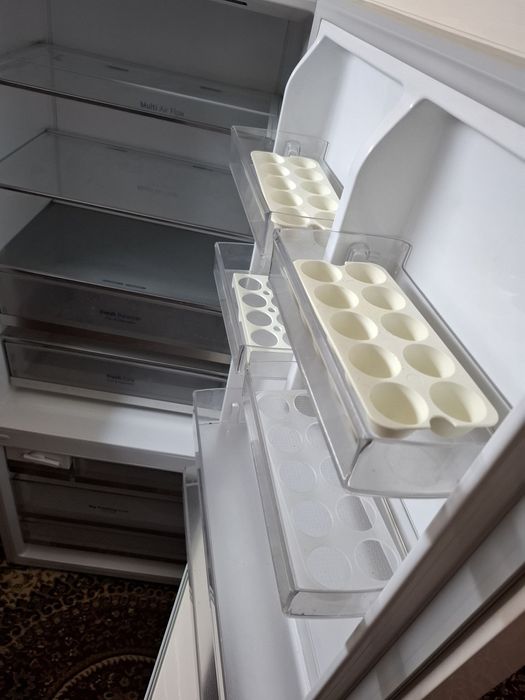 Продается холодильник  LG