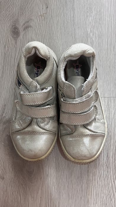 Продам обувь на девочку 28-31 размеры