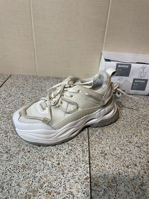 Adidași ediție limitata