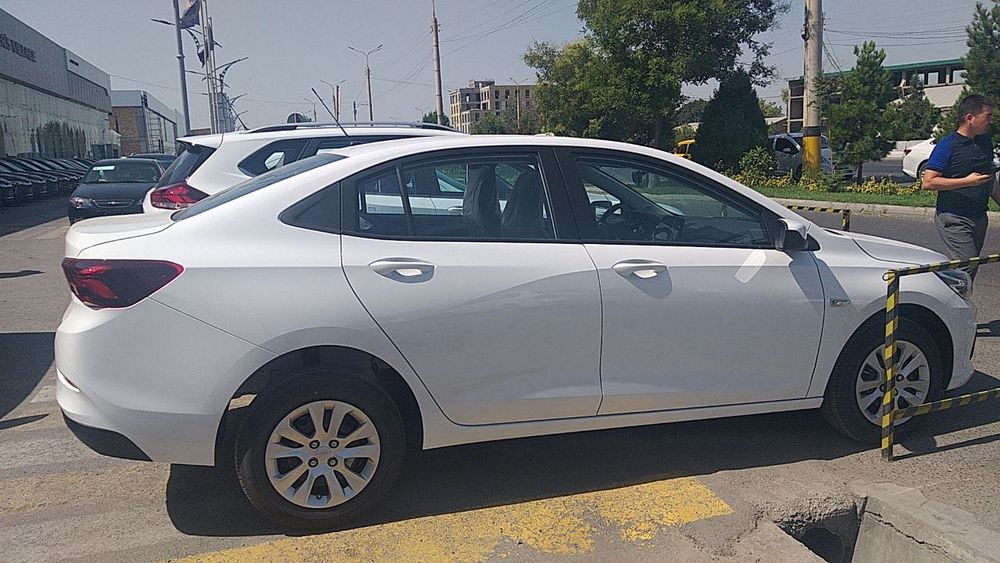 Onix 3LT MT, механика, белая, новая.