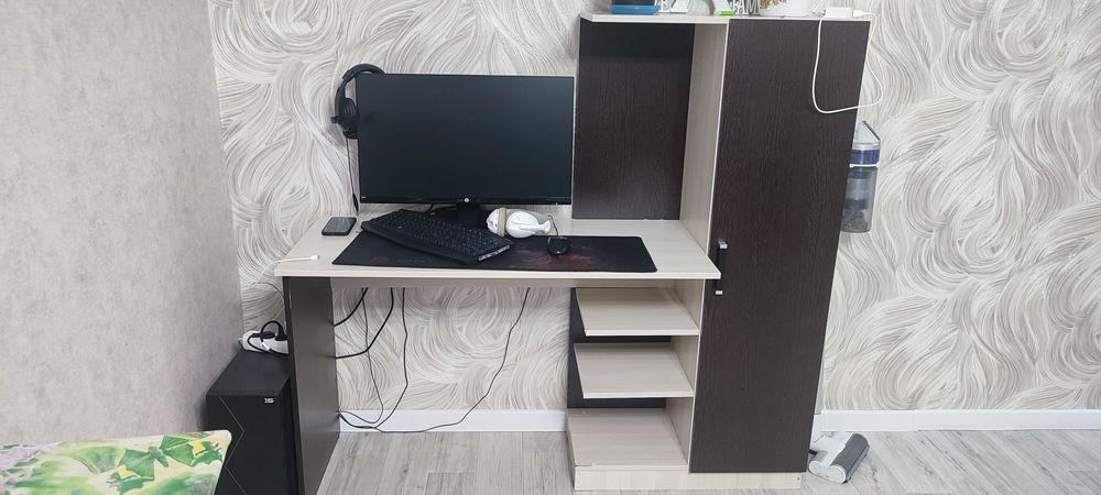 Продам компьютерный стол