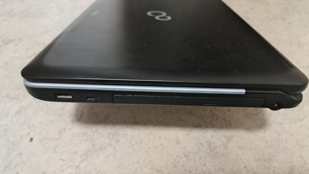 Laptop Fujitsu Lifebook I3, 4 Gb Ram, Windous, programe nou instalate