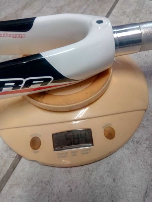 Карбонова вилка за шосеен велосипед