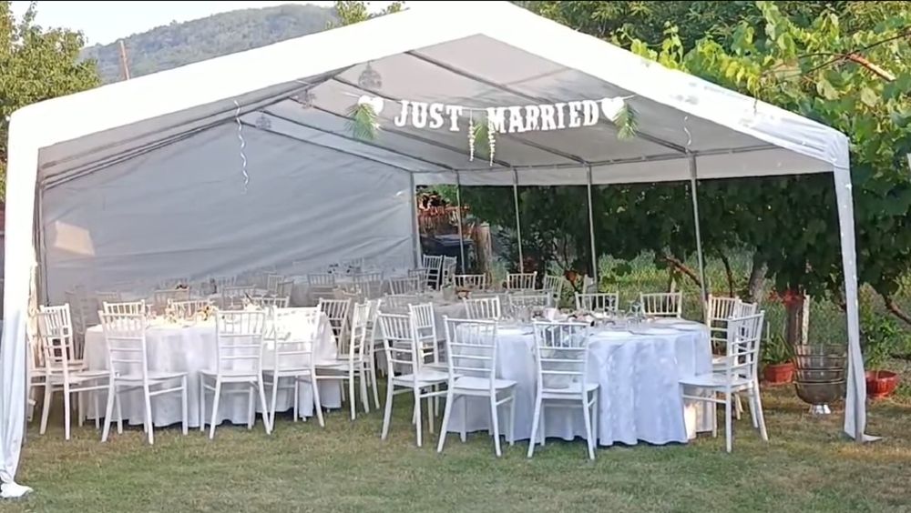 Inchiriez corturi evenimente!
Inchiriez vesela completa evenimente! 
I