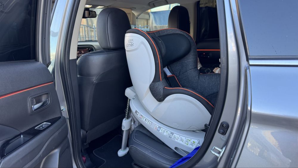 Столче за кола (0-18 кг) Britax Romer DualFix Black Marble