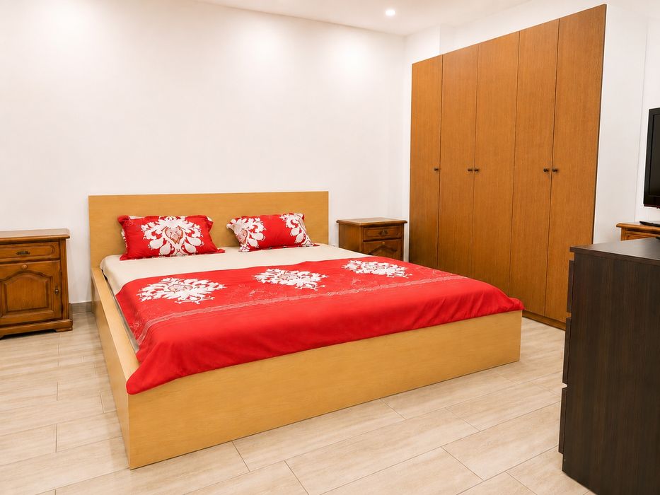 Inchiriez apart 2 camere PISCINĂ regim hotelier Mamaia  100m de plajă Vega