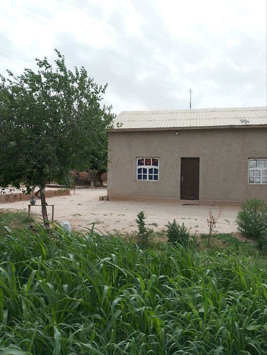 42 sotixli. uy maktab  bog‘cha yonida