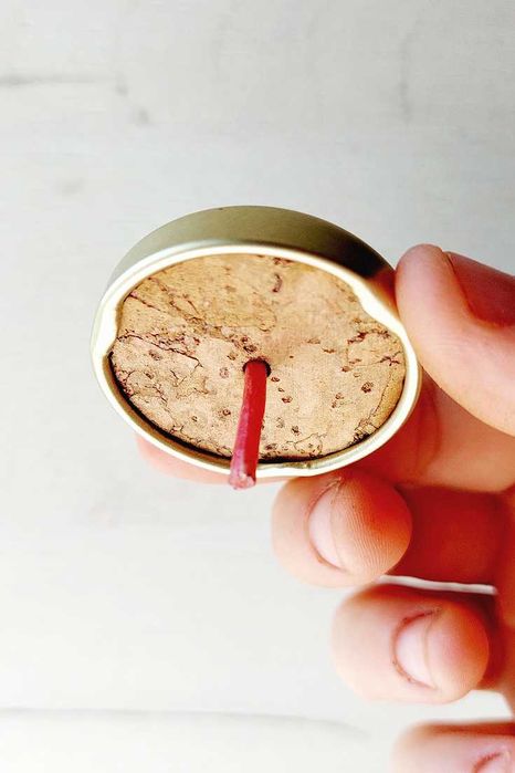 Pluta mare cu fitilele pentru candelă