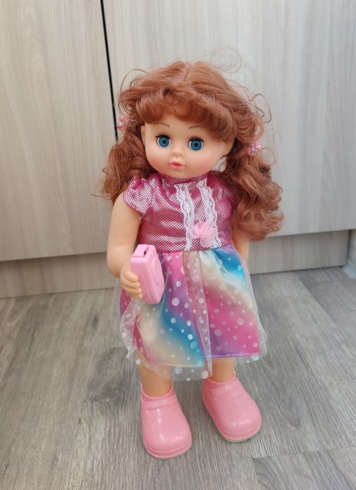 Продам куклу, ходит и поет