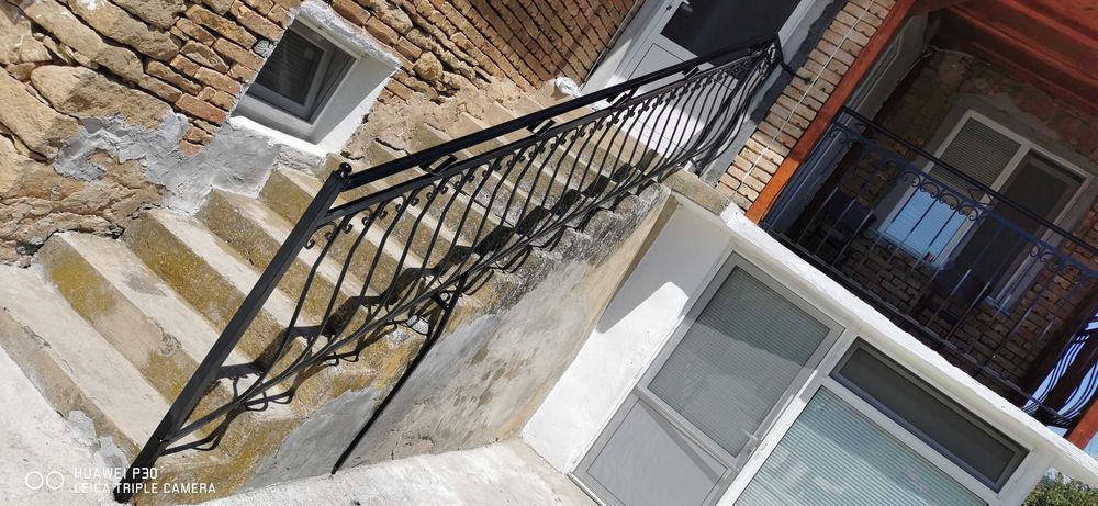 Огради, врати, парапети