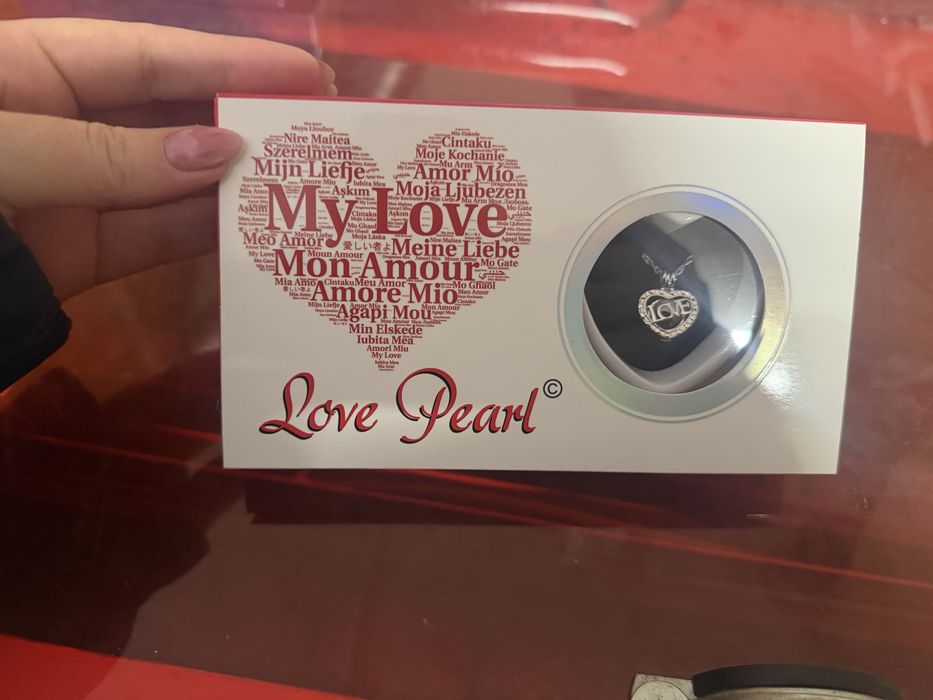 Колие с естествена перла в мида.