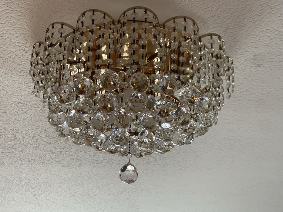 Люстры на разные комнаты