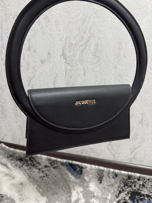 Классическая черная кожаная сумка