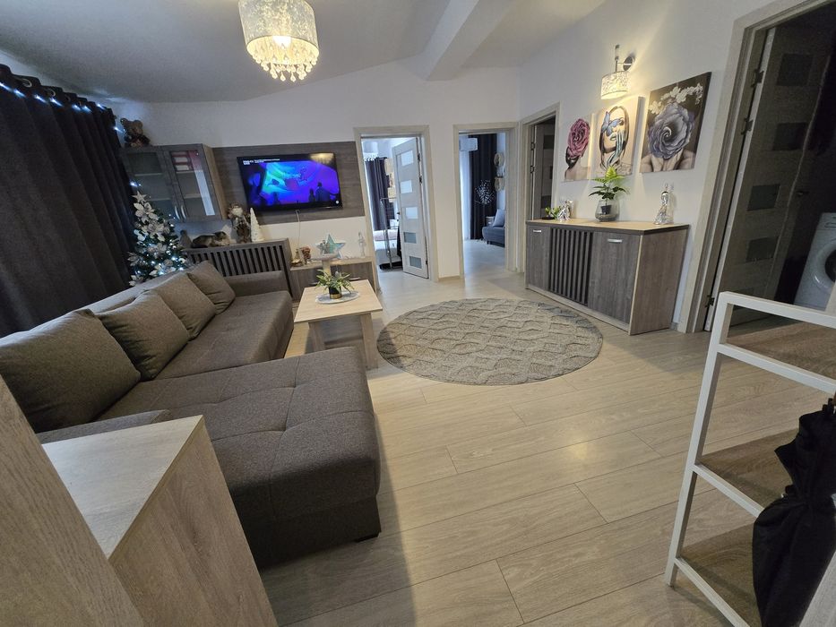 Apartament 3 camere de vânzare