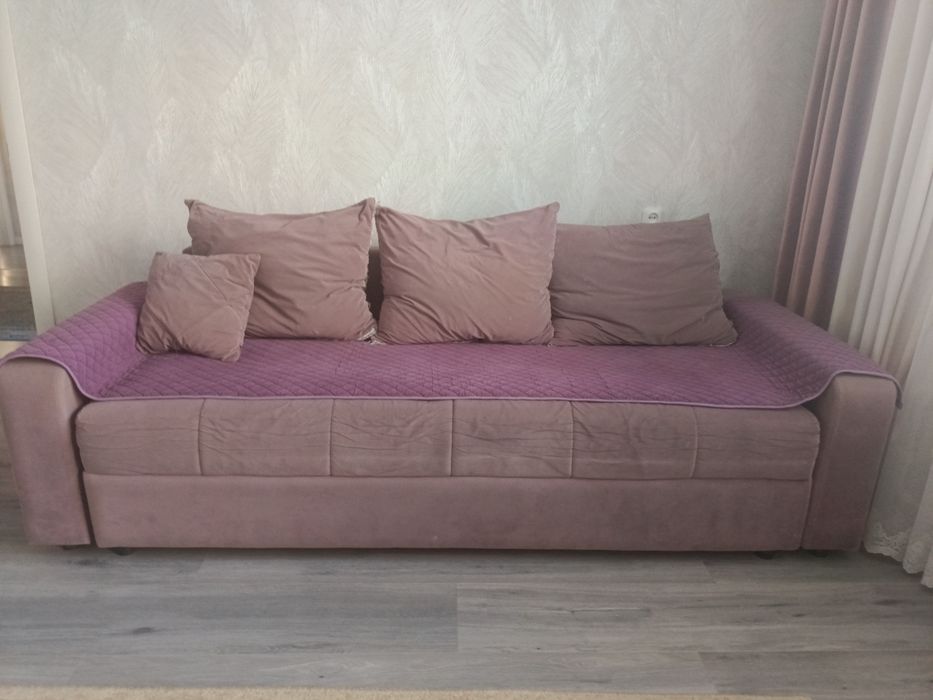 Продам диван с подушками