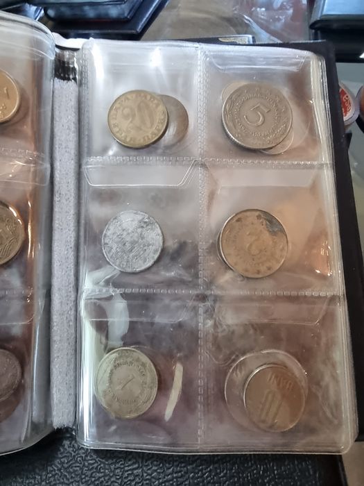 60 монети /25 Български 35 чужди +албум