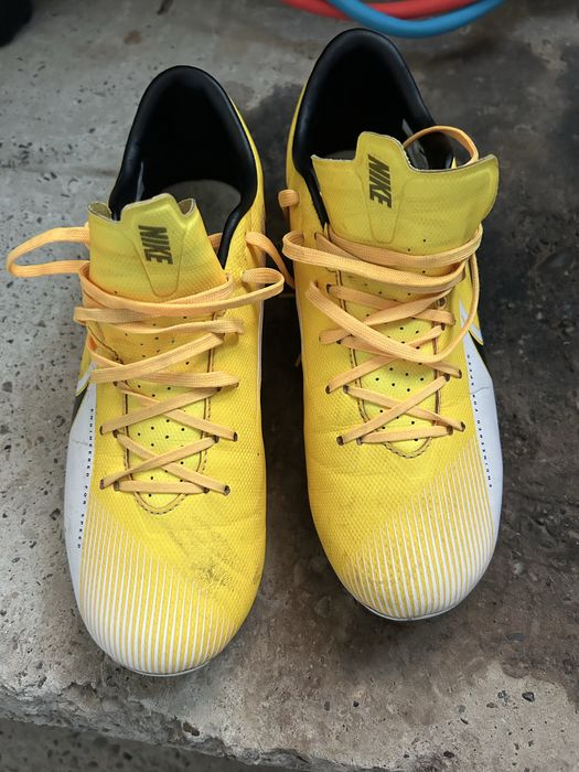 Ghete de fotbal marimea 39