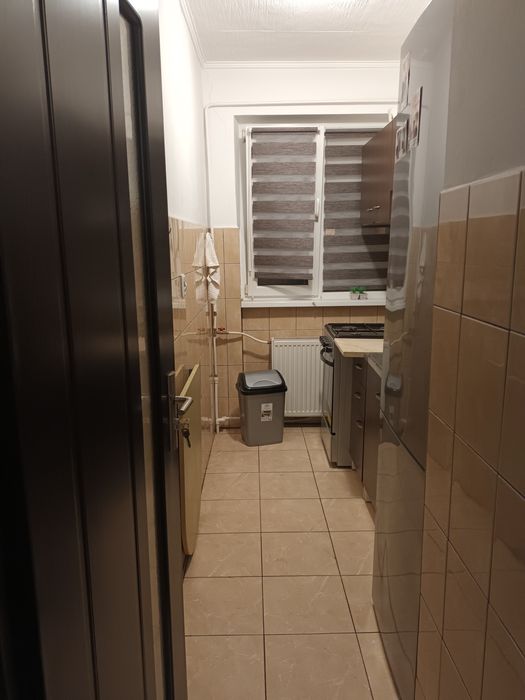 Ofer spre închiriere un apartament cu două camere.