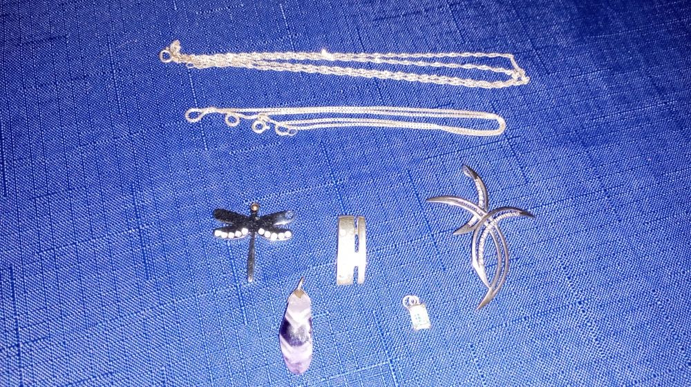 Сребърни бижута, малко носени, повече стояли в кутия.