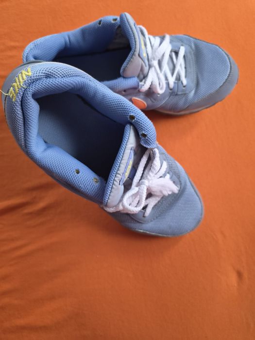 Adidasi nike marimea 38 culoarea albastru deschis si portocaliu