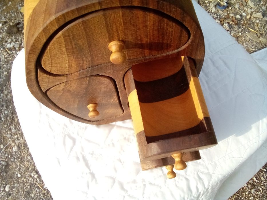 Бутикова кутия за бижута . Ръчна изработка . Нова .