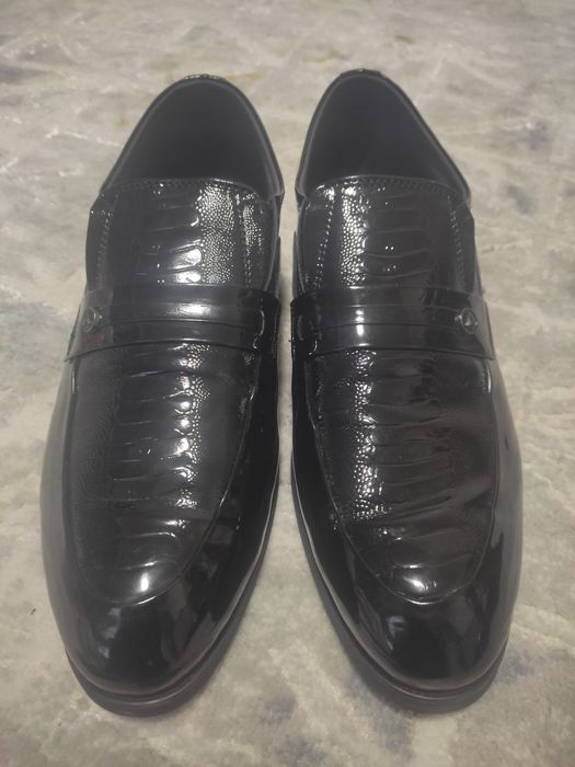 Erkaklar tuflisi sotiladi