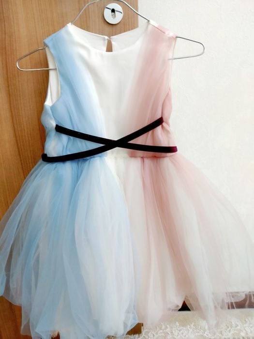 платье,платье,платье.