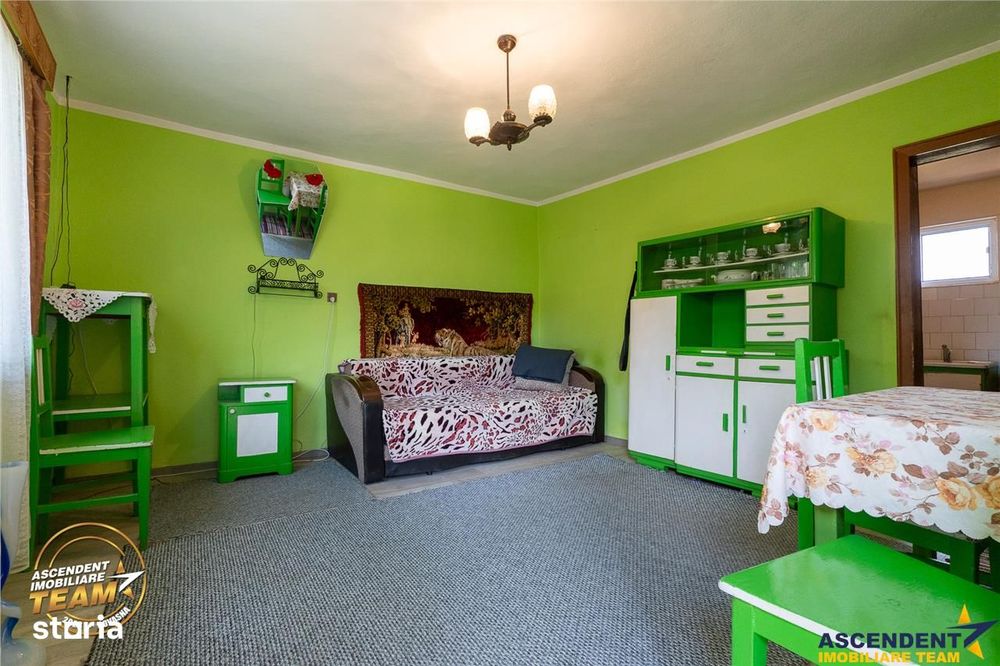 1.200mp teren si casa cu gradina inflorata, aproape de Targu Secuiesc: