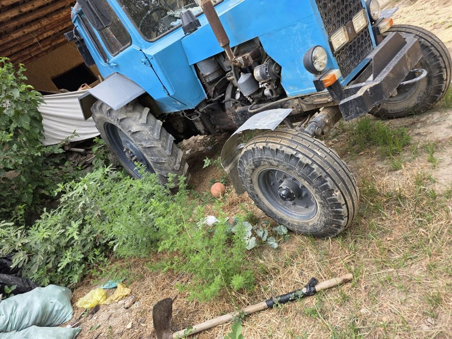 Sotiladi Traktor MTZ_80