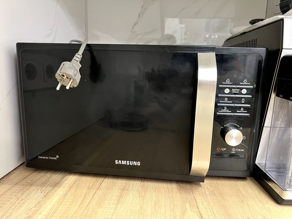 Микроволновая печь Samsung — стильная, мощная, отличное состояние