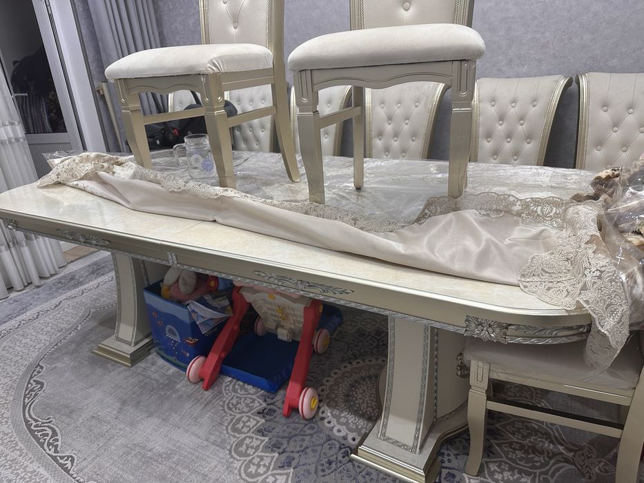 Продаётся обеденный стол со стульями (комплект на 12 человек)