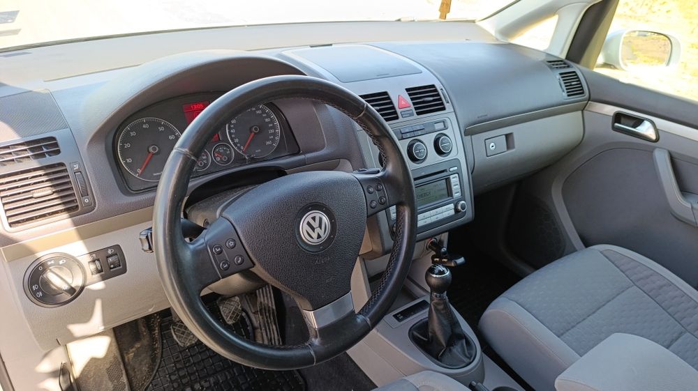 Volkswagen Touran 2.0 Eco full  Регистрация всичко платено.