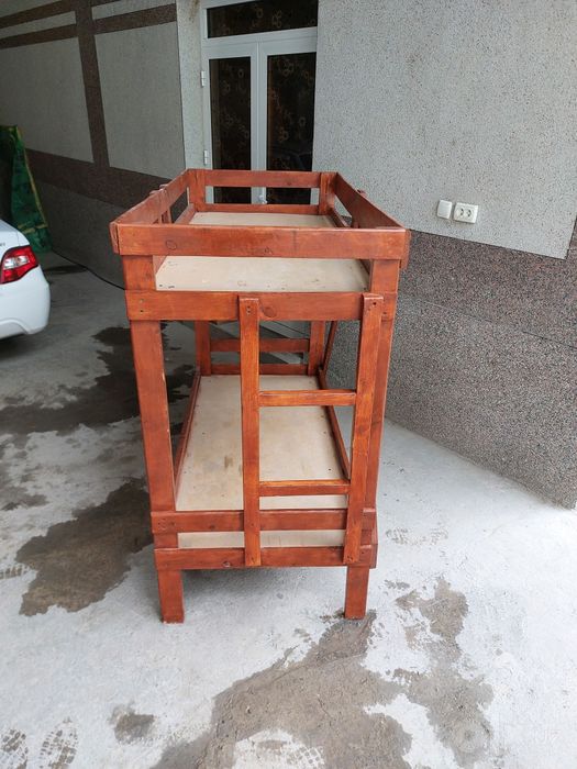 2 etajli divancha suroshni sotiladi