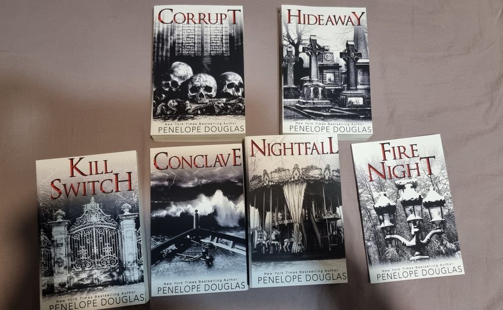 Пенелъпи Дъглас Devil's Night OOP covers